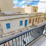Апартаменты Spacious & Cozy 4-bedroom In Jell1-2 Слима