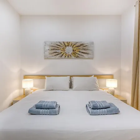 Spacious & Cozy 4-bedroom In Jell1-2 Апартаменты Слима