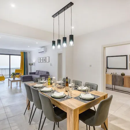 Appartement Spacious&cozy 4-bedroom In Jell1-2 *