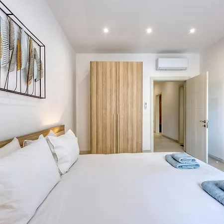Spacious & Cozy 4-bedroom In Jell1-2 アパート