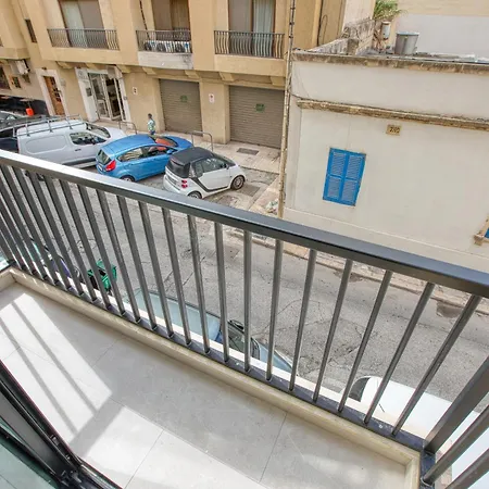 Spacious & Cozy 4-bedroom In Jell1-2 Sliema