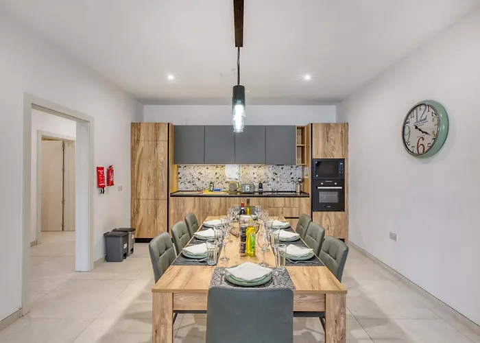 Apartment Spacious & Cozy 4-bedroom In Jell1-2 *