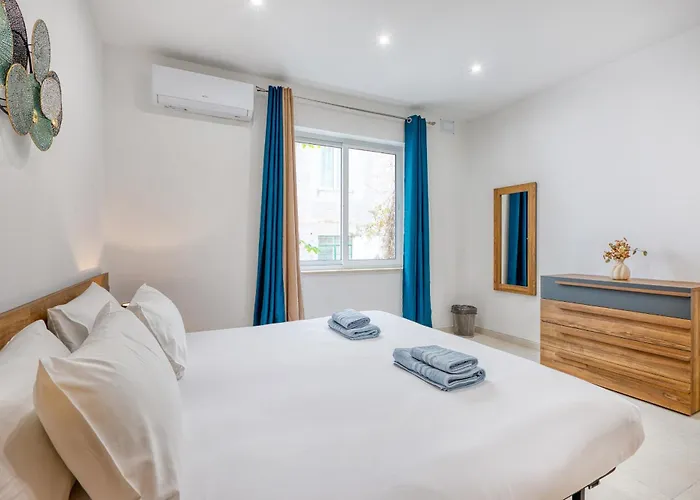 Apartment Spacious & Cozy 4-bedroom In Jell1-2 Sliema