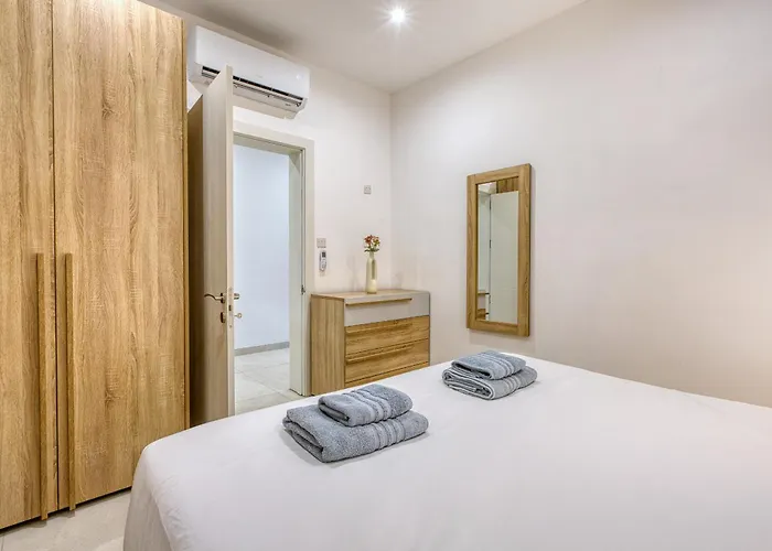 Spacious & Cozy 4-bedroom In Jell1-2 スリーマ