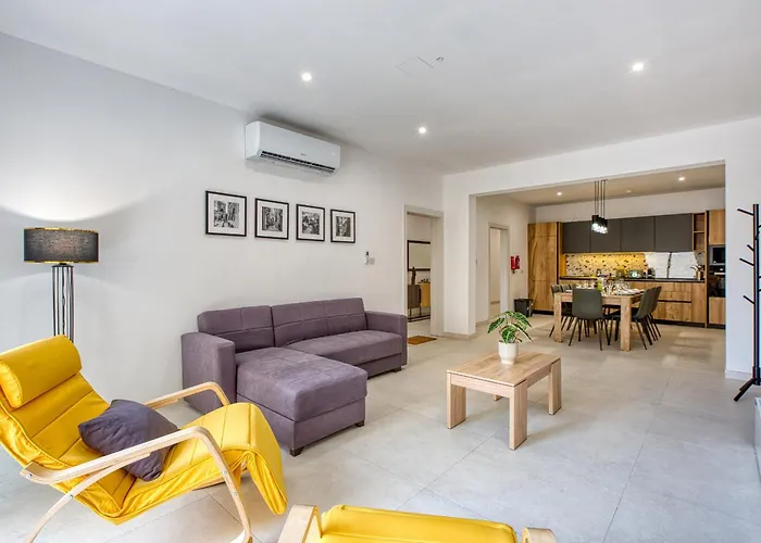 Spacious & Cozy 4-bedroom In Jell1-2 Sliema