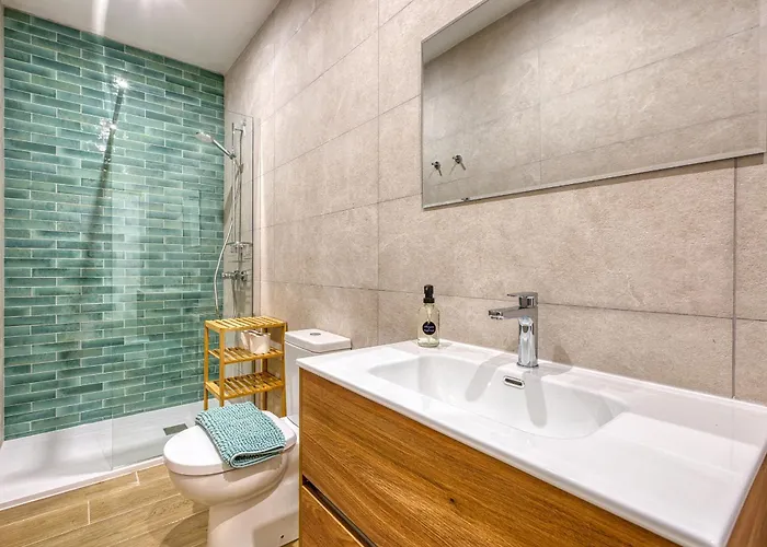 Spacious & Cozy 4-bedroom In Jell1-2 Apartment *