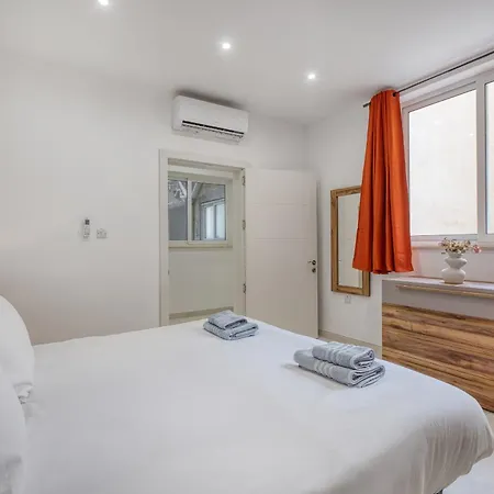 Spacious & Cozy 4-bedroom In Jell1-2 Sliema