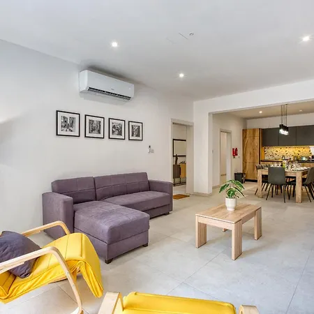 Spacious & Cozy 4-bedroom In Jell1-2 Sliema