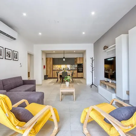 Spacious & Cozy 4-bedroom In Jell1-2 * Sliema