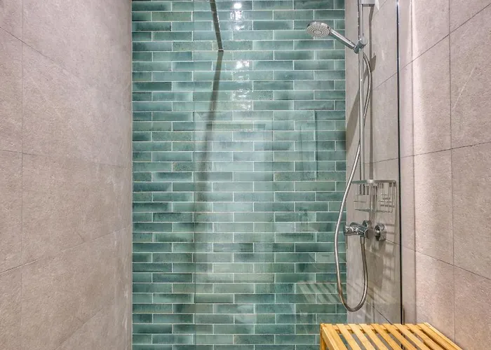 Apartman Spacious & Cozy 4-bedroom In Jell1-2